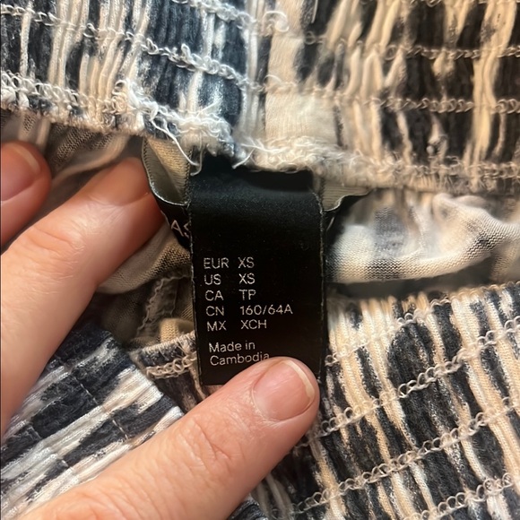 H&M Monochrome Patterned Pants - Picture 3 of 3